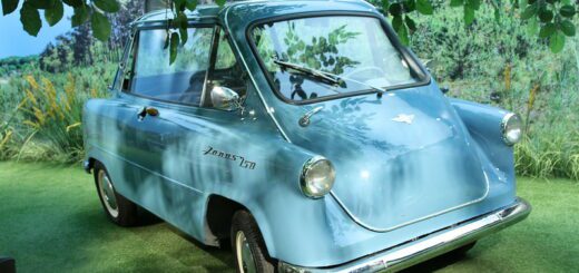 La-Janus-de-Zundapp-une-microvoiture-avec-des-portes-capot-et-coffre-1