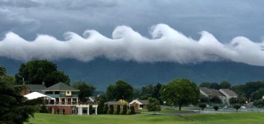 L-instabilite-de-Kelvin-Helmholtz-donne-des-nuages-en-formes-de-vagues-1
