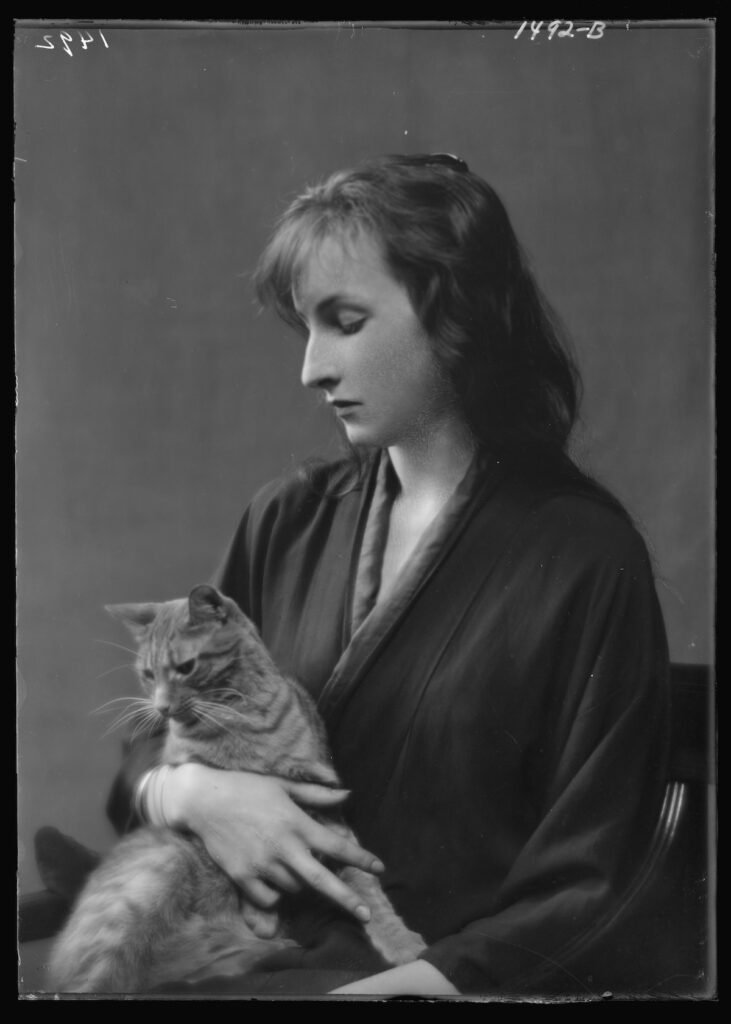 D j D but Du 20eme Si cle Des Portraits De Femmes Avec Des Chats Par d-j-d-but-du-20eme-si-cle-des-portraits-de-femmes-avec-des-chats-par