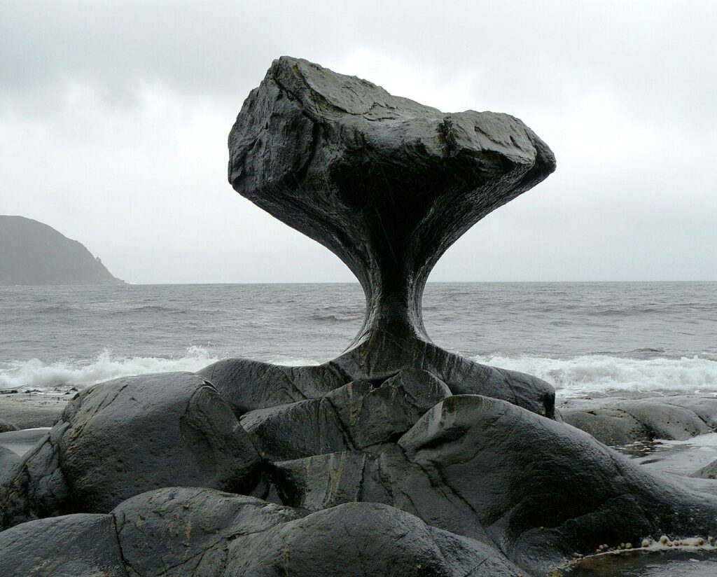 Le Rocher Kannesteinen Un trange Rocher En Forme De Coeur En Norv ge le-rocher-kannesteinen-un-trange-rocher-en-forme-de-coeur-en-norv-ge