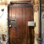 une-porte-de-labbaye-de-westminster-est-la-plus-vieille-porte-de-grande-bretagne-1